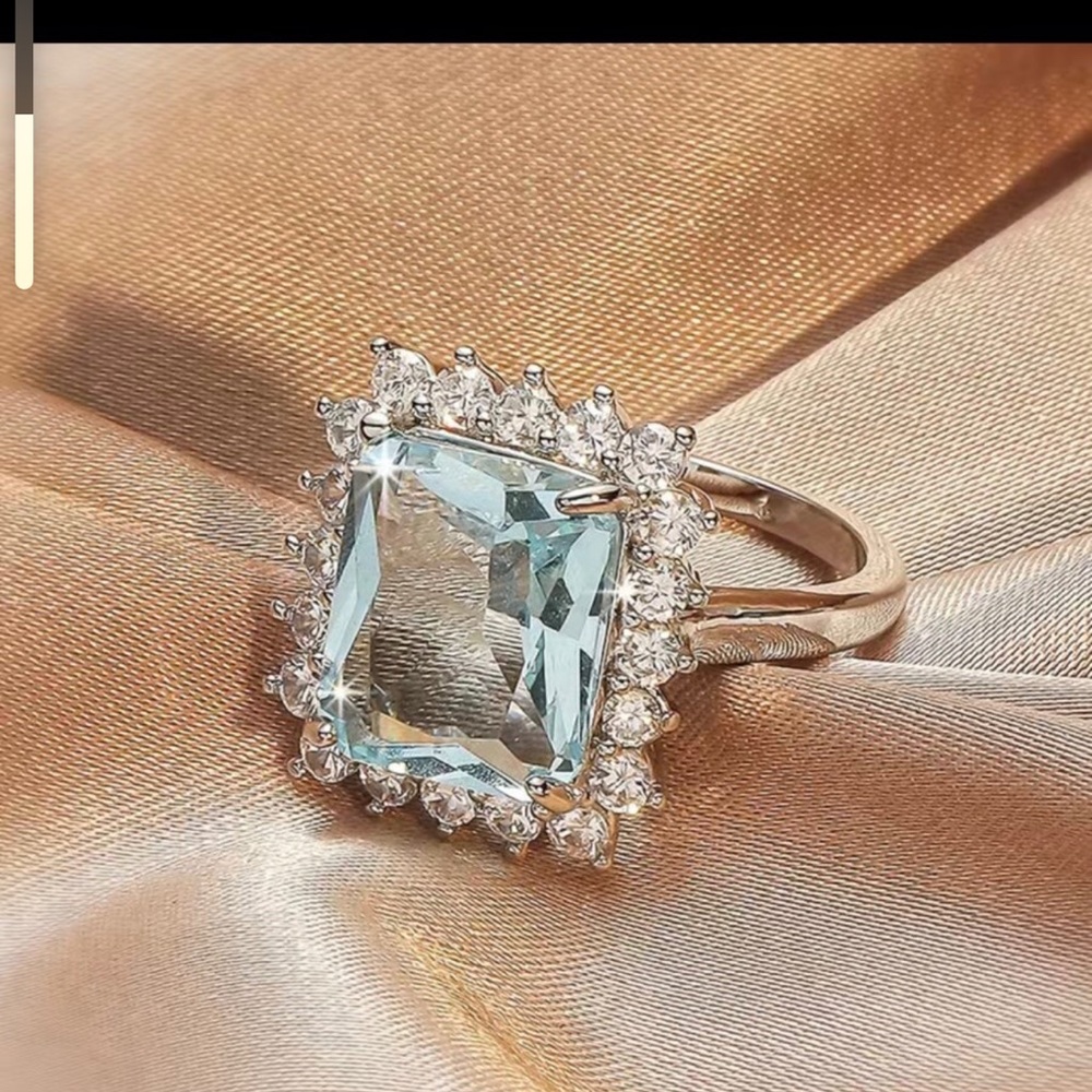 - Gorgeous square cut sea blue crystal 3 CT silver ring size 8